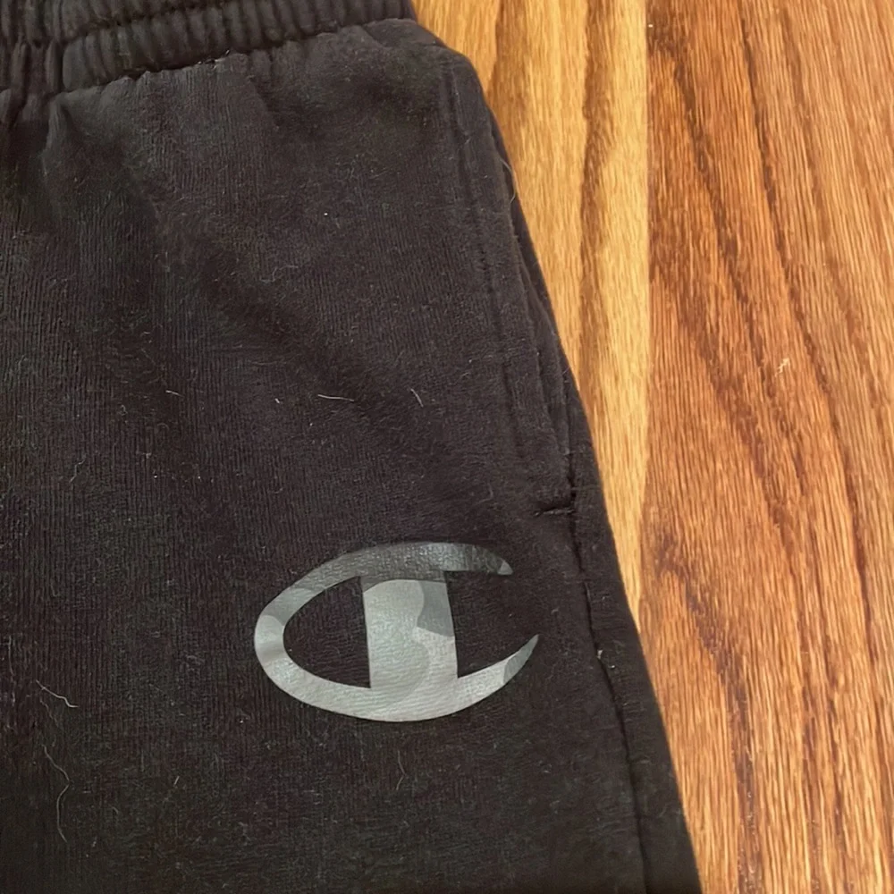 Boys Champion sweats - Picture 2 of 7